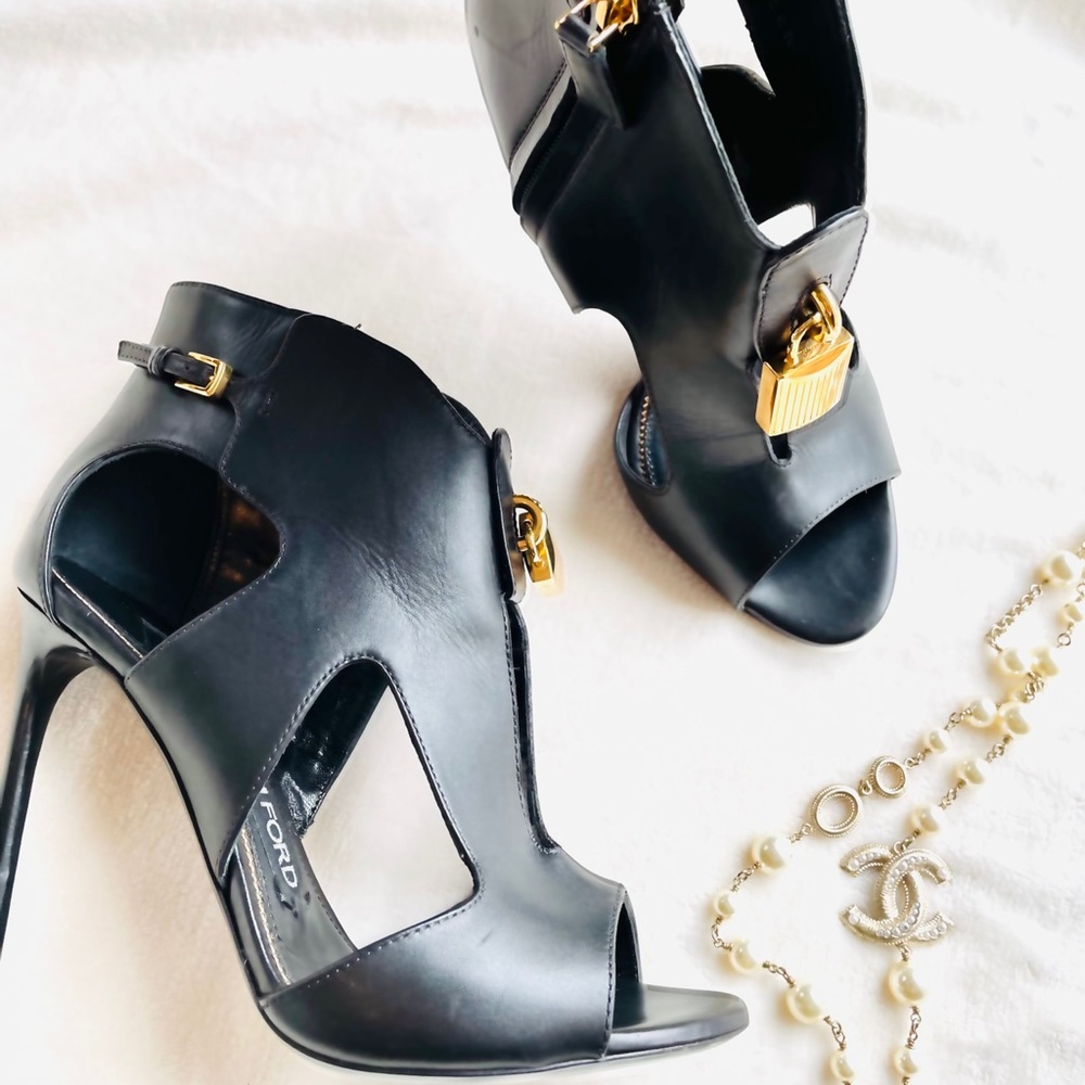 🔶FREE SHIPPING 🔶Tom Ford Padlock Cutout 105mm Heel - Picture 1 of 11